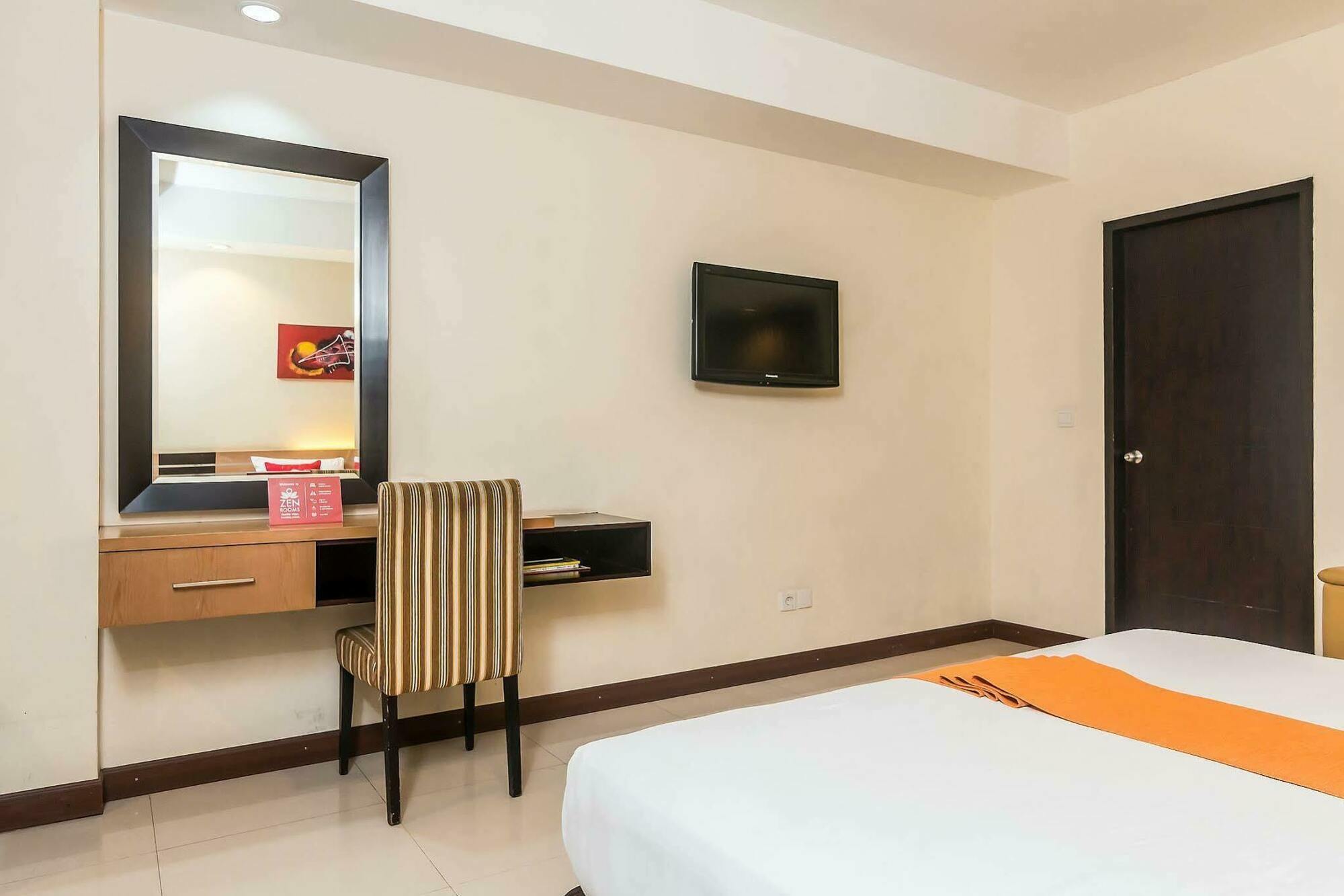 Zen Rooms Legian Dewi Sri クタ エクステリア 写真
